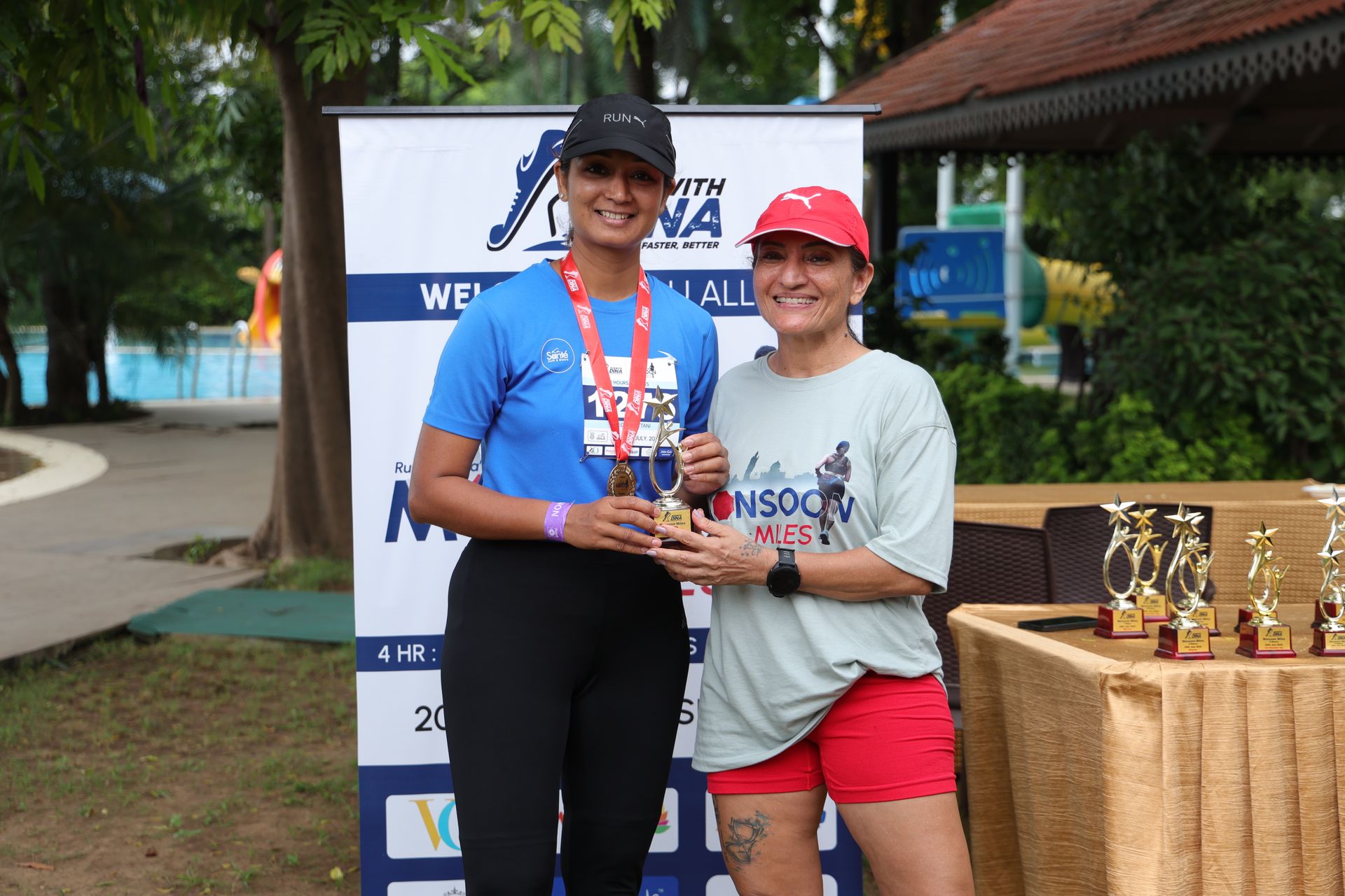 Trophy ceremony with Dina